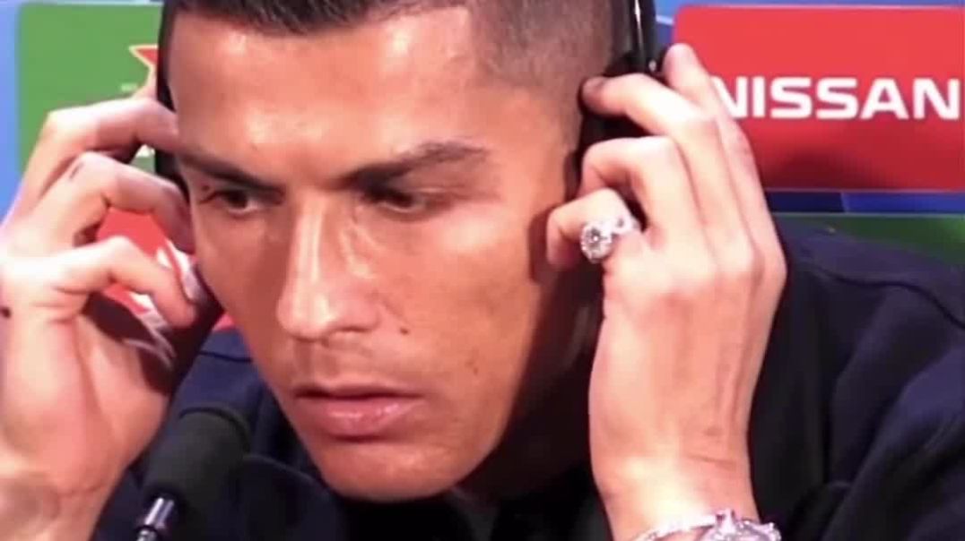 Ronaldo singing song 😂